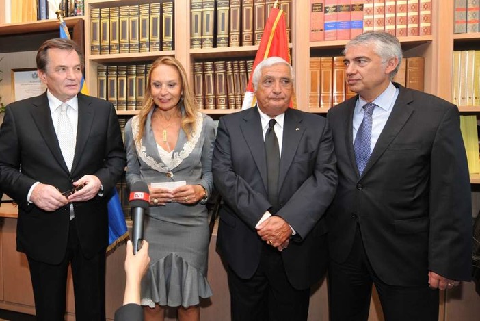 Da sinistra: Haris SILAJDZIC, Donatella CAMPIONI DE FILIPPO, Jacques BOISSON segretario di Stato in rappresentanza di S.A.S. il Principe Sovrano; Franck Biancheri (Photo: Charly Gallo, Centre de Presse de Monaco)