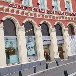 Francia, conti correnti più cari nel 2025: rincari fino al 9% sui costi bancari