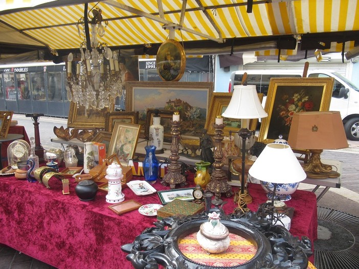 Brocante à Saleya Brocante à Saleya