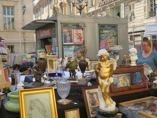 Tanti oggetti, tante curiosità: i marché à la brocante in Costa Azzurra