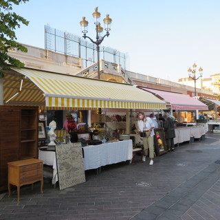 Tanti oggetti, tante curiosità: i marché à la brocante in Costa Azzurra