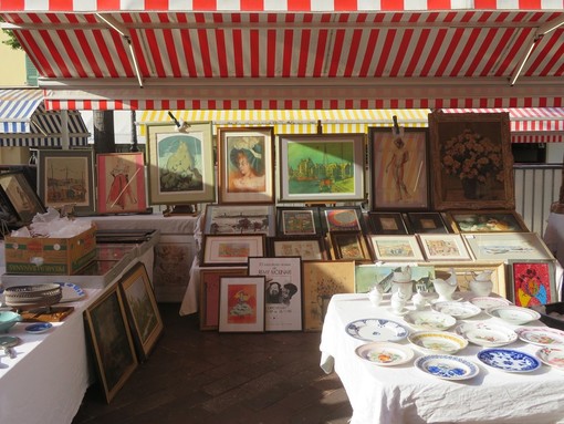 Tanti oggetti, tante curiosità: i marché à la brocante in Costa Azzurra Tanti oggetti, tante curiosità: i marché à la brocante in Costa Azzurra