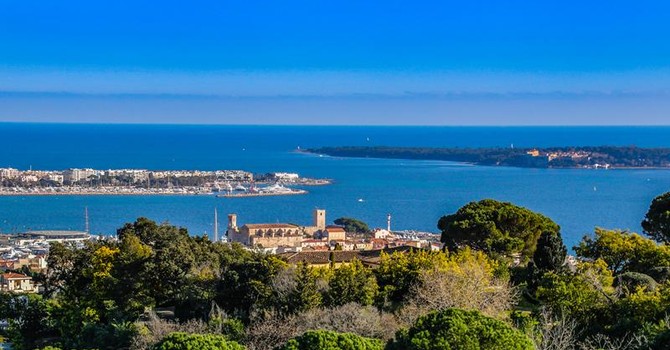 Baie de Cannes , le Suquet, les îles de Lérins (c) Mairie de Cannes Baie de Cannes , le Suquet, les îles de Lérins (c) Mairie de Cannes