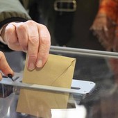 Ballottaggi nelle Alpi Marittime, frammentazione e astensione pesano sull’esito. A Nizza sfida a tre senza accordi, altrove proliferano le liste