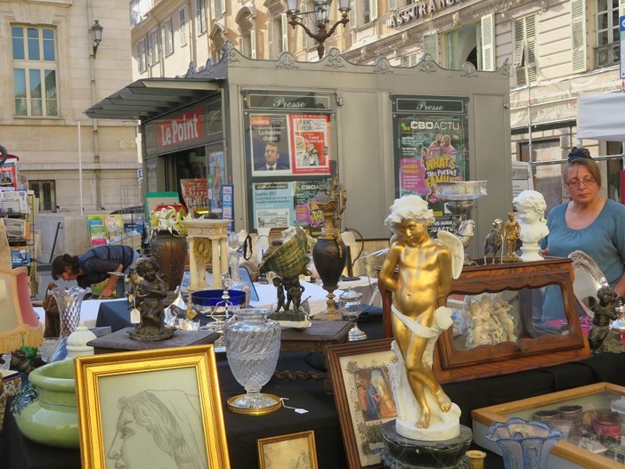Tanti oggetti, tante curiosità: i marché à la brocante in Costa Azzurra