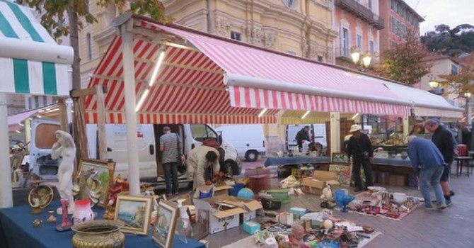 Tanti oggetti, tante curiosità: i marché à la brocante in Costa Azzurra