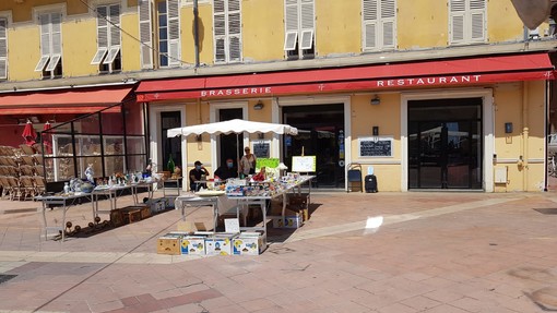 Brocante in Cours Saleya foto di Ghjuvan Pasquale