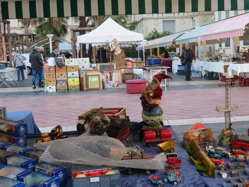 Tanti oggetti, tante curiosità: i marché à la brocante in Costa Azzurra