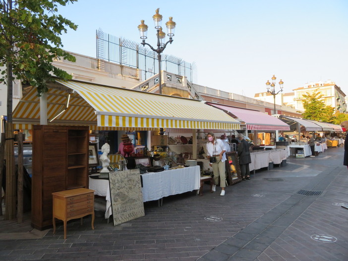 Tanti oggetti, tante curiosità: i marché à la brocante in Costa Azzurra