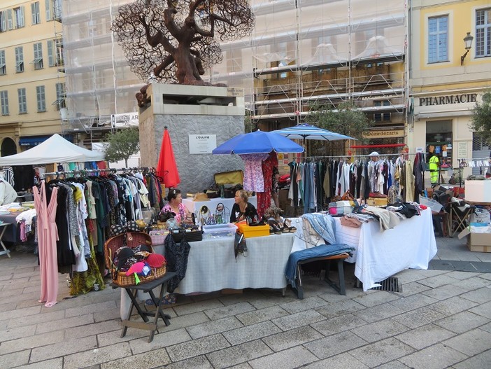 Tanti oggetti, tante curiosità: i marché à la brocante in Costa Azzurra Tanti oggetti, tante curiosità: i marché à la brocante in Costa Azzurra
