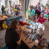 A Biot il vetro prende fuoco: tre giorni nella città dove la materia diventa arte (Foto) A Biot il vetro prende fuoco: tre giorni nella città dove la materia diventa arte (Foto)