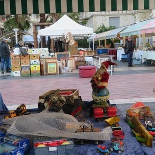 Tanti oggetti, tante curiosità: i marché à la brocante in Costa Azzurra