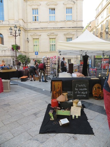 Tanti oggetti, tante curiosità: i marché à la brocante in Costa Azzurra