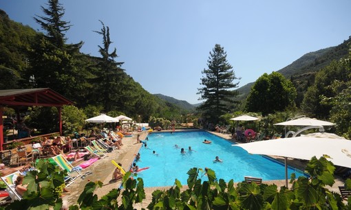 Isolabona, regalati una giornata di relax al Camping delle Rose con piscina e solarium immersi nella natura Isolabona, regalati una giornata di relax al Camping delle Rose con piscina e solarium immersi nella natura