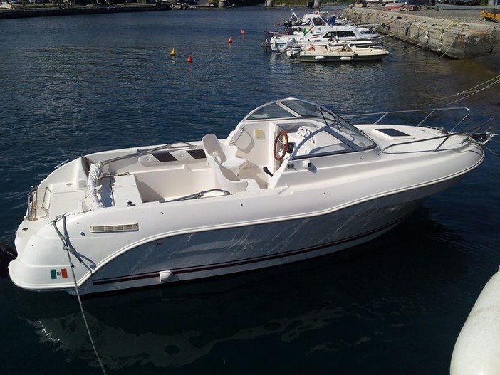 Una gita in barca per un’estate nel rispetto del distanziamento fisico