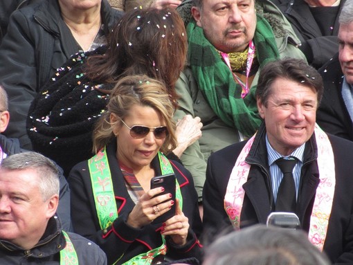 Christian Estrosi con la moglie al Carnevale di Nizza Christian Estrosi con la moglie al Carnevale di Nizza