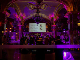 Neev Spencer, DJ e conduttrice pluripremiata.