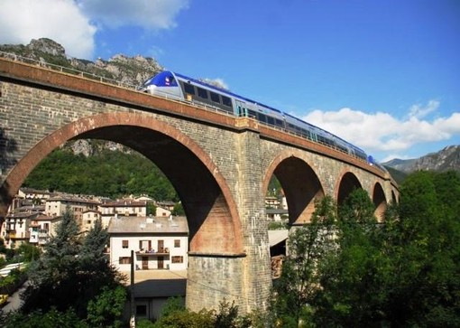 Immagini della tratta francese della Cuneo - Nizza (foto tratte dal sito Ter Paca)