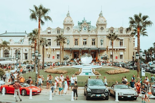 Casinò di Monte-Carlo e piattaforme online: due modelli di business a confronto Casinò di Monte-Carlo e piattaforme online: due modelli di business a confronto