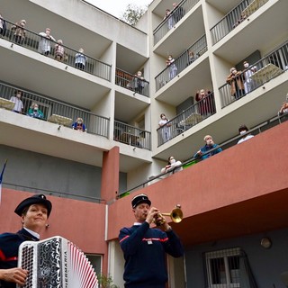 Concerto in una casa di riposo di Nizza durante l'epidemia