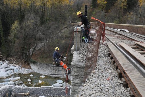 I lavori in corso sulla linea ferroviaria Cuneo - Nizza (foto tratte dalle reti sociali)