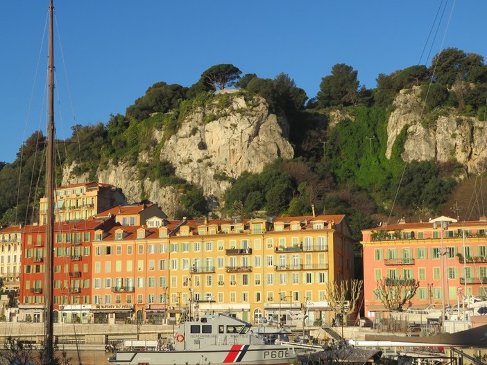 Alba sulla Collina del Castello a Nizza