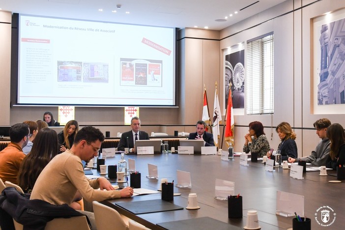Un momento della conferenza stampa al Comune di Monaco