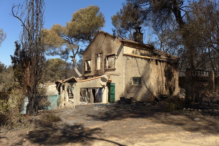 Prevenzione degli incendi boschivi: nuovi obblighi in capo al proprietario. Interessa buona parte del Dipartimento delle Alpi Marittime Prevenzione degli incendi boschivi: nuovi obblighi in capo al proprietario. Interessa buona parte del Dipartimento delle Alpi Marittime