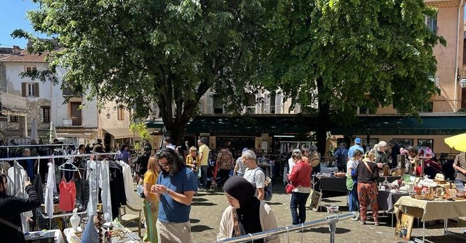 Carros, vide grenier