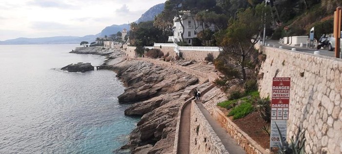 Cap d'Ail, il sentiero verso Cap Mala. Fotografie di Danilo Radaelli Cap d'Ail, il sentiero verso Cap Mala. Fotografie di Danilo Radaelli