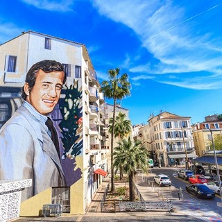 Il murale dedicato a Jean-Paul Belmondo a Cannes