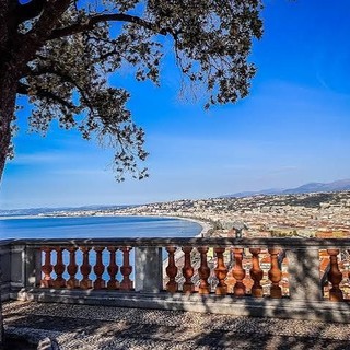 Nizza allunga la notte per l’eclissi: la Collina del Castello resta aperta fino alle 21