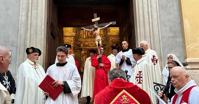 Chemin de la Croix del venerdì santo nel Vieux Nice (fotografie di Silvia Assin) Chemin de la Croix del venerdì santo nel Vieux Nice (fotografie di Silvia Assin)