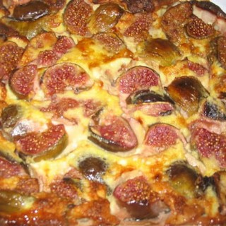 Clafoutis di prugne e fichi