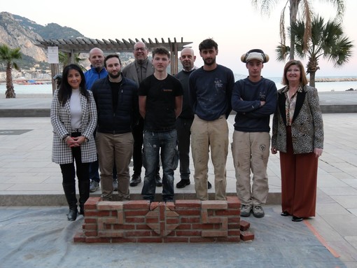 L'associazione Compagnons du devoir et du tour de France al Rotary Club Mentone L'associazione Compagnons du devoir et du tour de France al Rotary Club Mentone