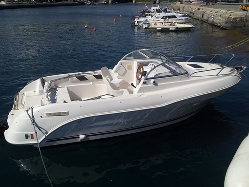 Una gita in barca per un’estate nel rispetto del distanziamento fisico Una gita in barca per un’estate nel rispetto del distanziamento fisico