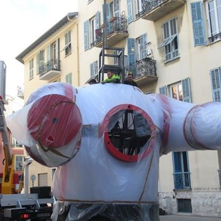 Rue Richelmi, il carro del Roi del Carnevale di Nizza