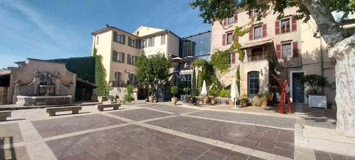 Cotignac (1 - 10), Verdon (11 - 17), 2 lac de Montpezat col villaggio di Quinson e il Museo Preistorico (18 - 26) e vigneti con le cascate del Caramy (27 - 36). Fotografie di Danilo Radaelli Cotignac (1 - 10), Verdon (11 - 17), 2 lac de Montpezat col villaggio di Quinson e il Museo Preistorico (18 - 26) e vigneti con le cascate del Caramy (27 - 36). Fotografie di Danilo Radaelli