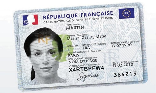 Francia, cambia la carta d’identità Francia, cambia la carta d’identità