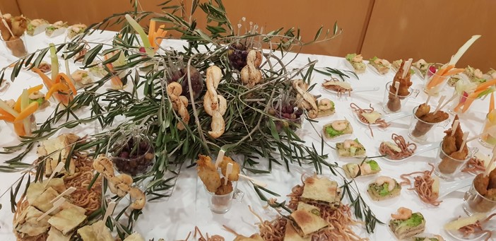 Paola Chiolini, la chef di Vallecrosia conquista Monaco con uno spettacolare e delizioso buffet rossiniano Paola Chiolini, la chef di Vallecrosia conquista Monaco con uno spettacolare e delizioso buffet rossiniano