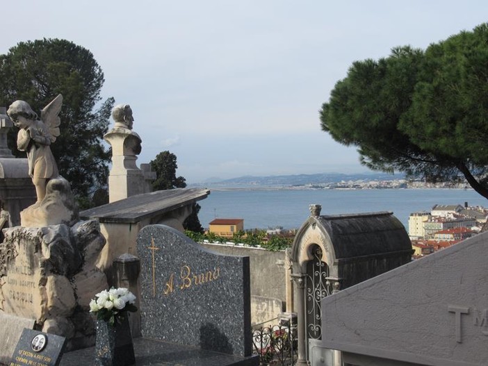 Le Cimetière du Château, visita guidata il 21 dicembre 2023 Le Cimetière du Château, visita guidata il 21 dicembre 2023