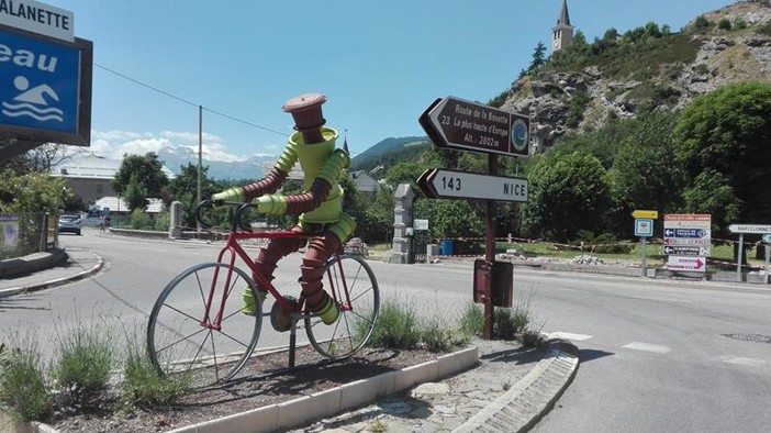 Il Col de la Bonette e Saint-Étienne-de-Tinée nelle foto di Patrizia gallo e Danilo Radaelli Il Col de la Bonette e Saint-Étienne-de-Tinée nelle foto di Patrizia gallo e Danilo Radaelli