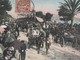 Corso des voitures fleuries sur la Promenade des Anglais, carte postale Jean Giletta (Nice), vers 1906.Archives Nice Côte d’Azur – Ville de Nice, 10 Fi 5