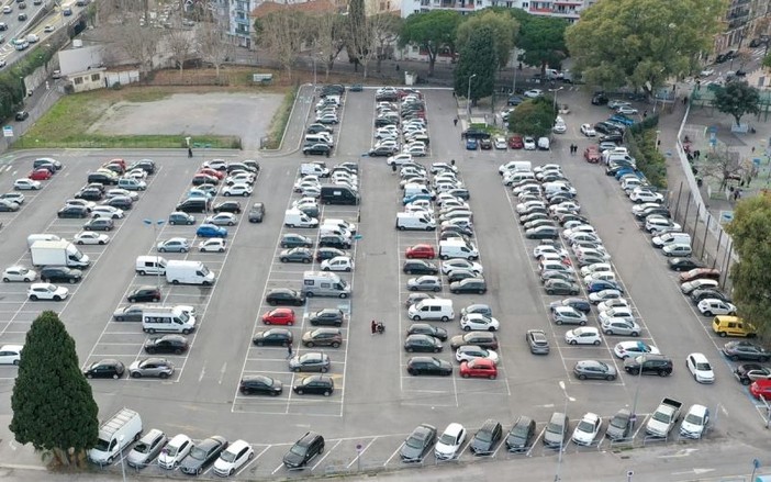 Cagnes-sur-Mer rivoluziona i parcheggi: un’ora gratis e nuove regole per il centro