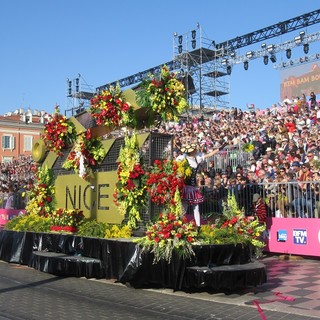 Nizza, torna il Carnevale “Roi des Animaux” …anche i corsi e le battaglie dei fiori!