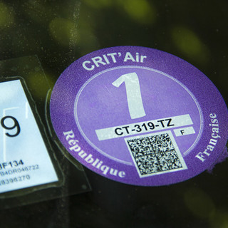 A Nizza, Cannes e Antibes obbligatoria la vignette sulle auto. Blocchi in caso di inquinamento dell'aria