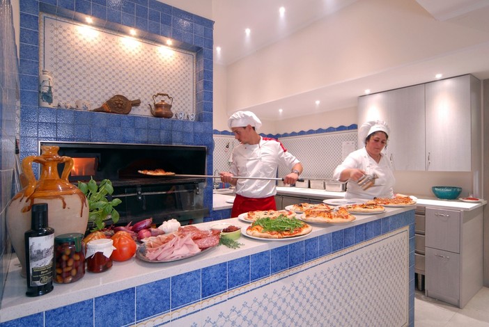 Al Camping delle Rose ogni due pizze un ingresso omaggio in piscina Al Camping delle Rose ogni due pizze un ingresso omaggio in piscina