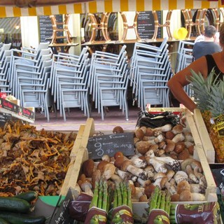 Mercato di Cours Sleya a Nizza