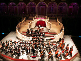 La Corte d'Onore quando accoglie i concerti