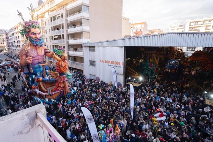 Carnevale di Nizza: meglio comportarsi così... Carnevale di Nizza: meglio comportarsi così...